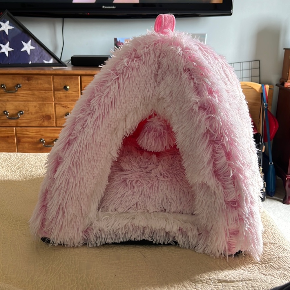 Cat’s bed, small size, WC C Pink Ombre Fur Pyramid Hut S21